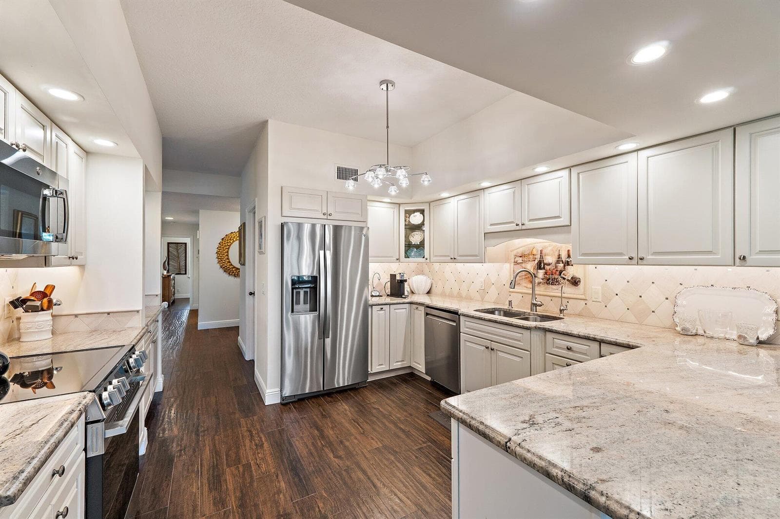 851 Saturn Street A photo 5