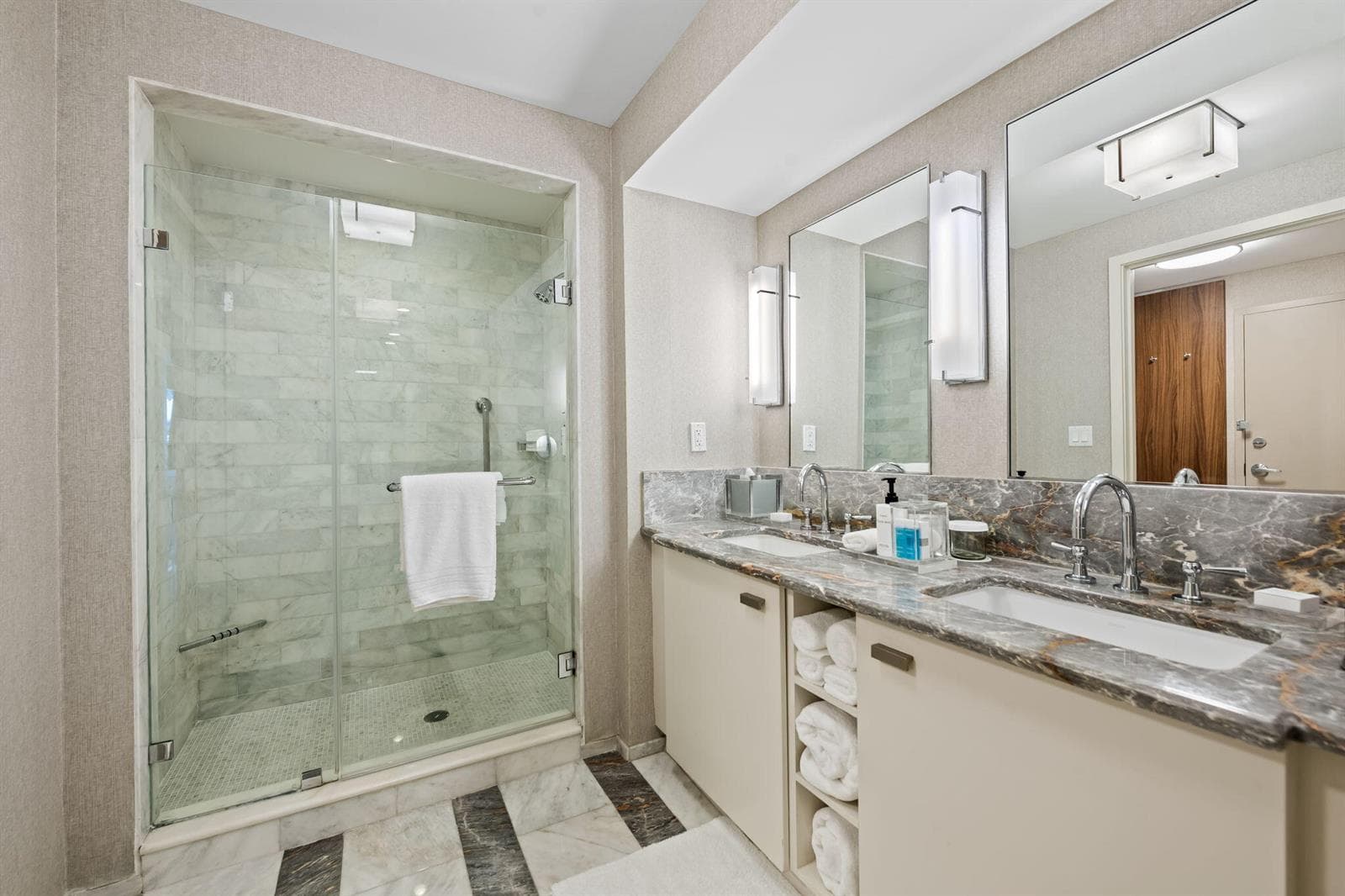 551 N FORT LAUDERDALE BEACH Boulevard H1011 photo 4