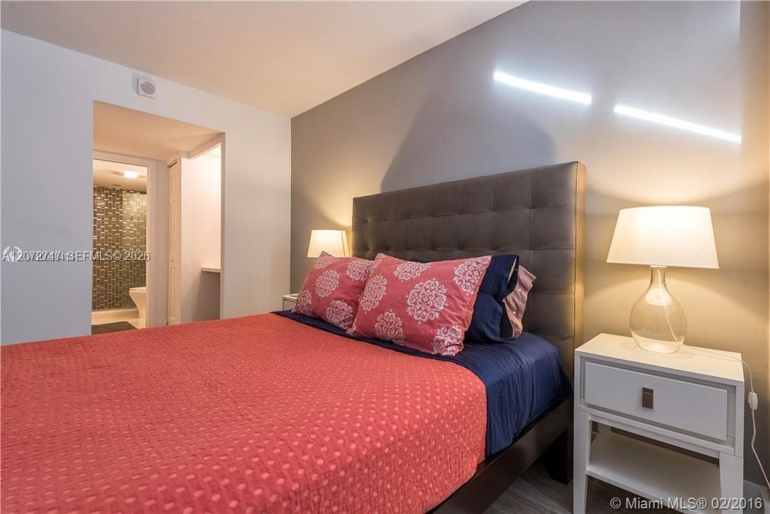 345 Ocean Dr 408 photo 12