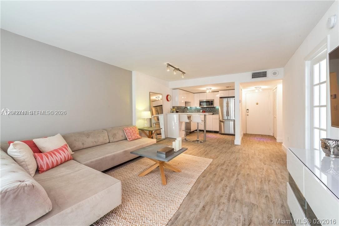 345 Ocean Dr 408 photo 9