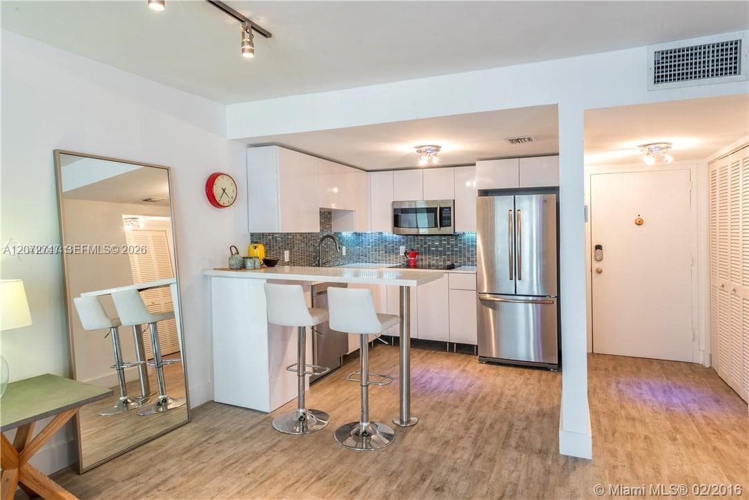 345 Ocean Dr 408 photo 8