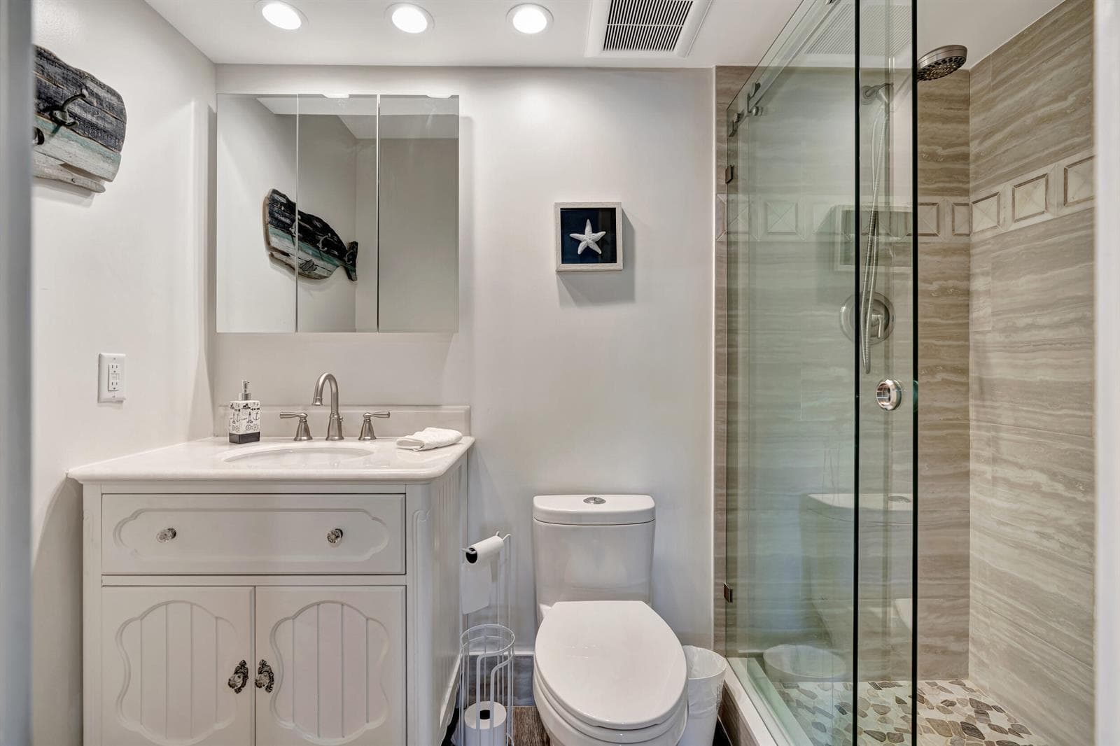 110 SHORE Court 201 photo 23