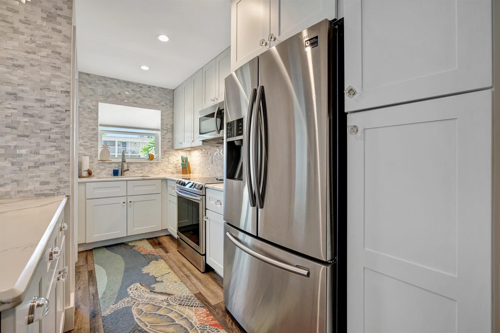 110 SHORE Court 201 photo 15