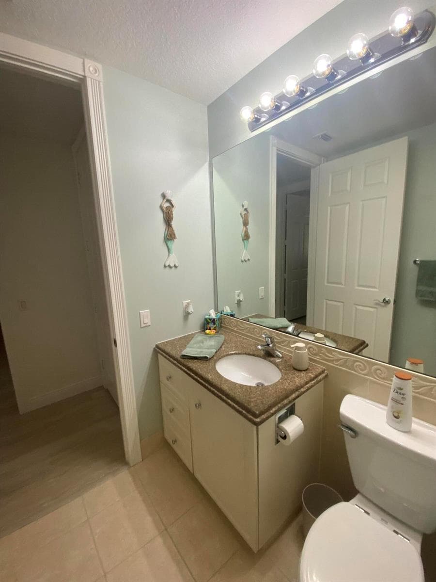7 HARBOUR ISLE Drive E 304 photo 23