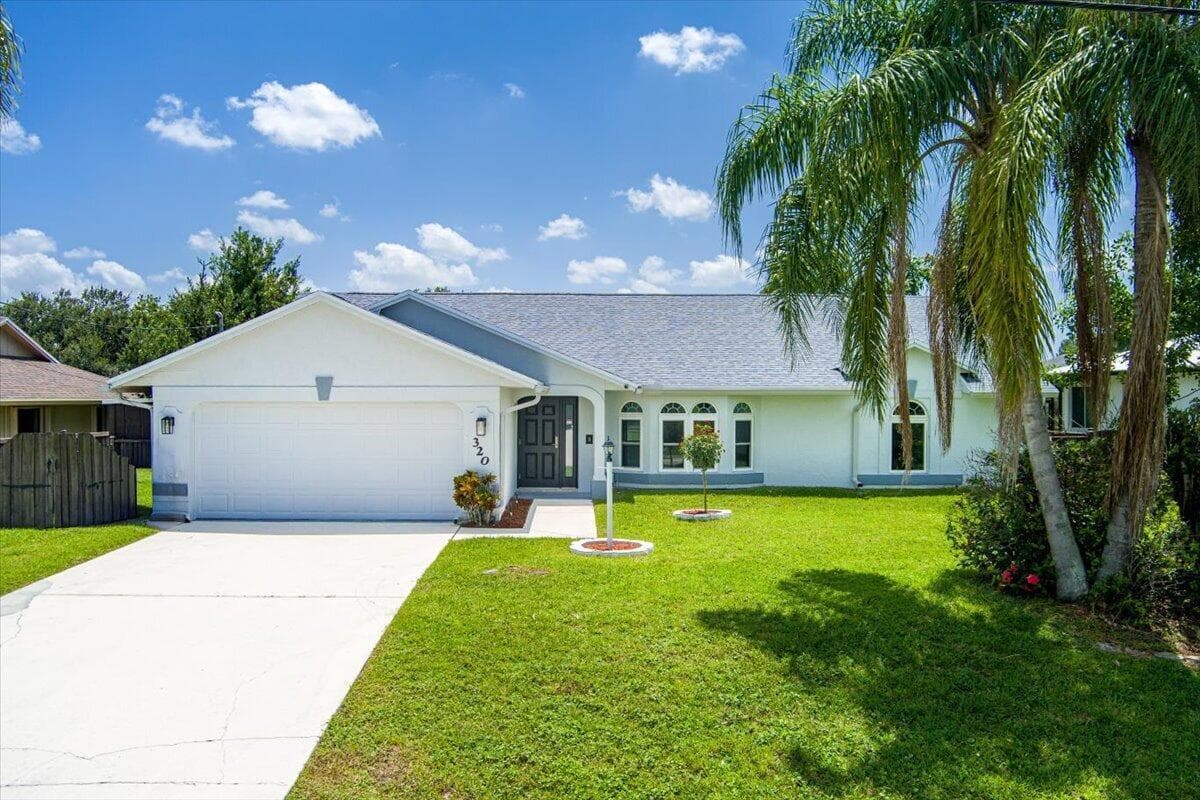 320 NE Surfside Avenue 2
