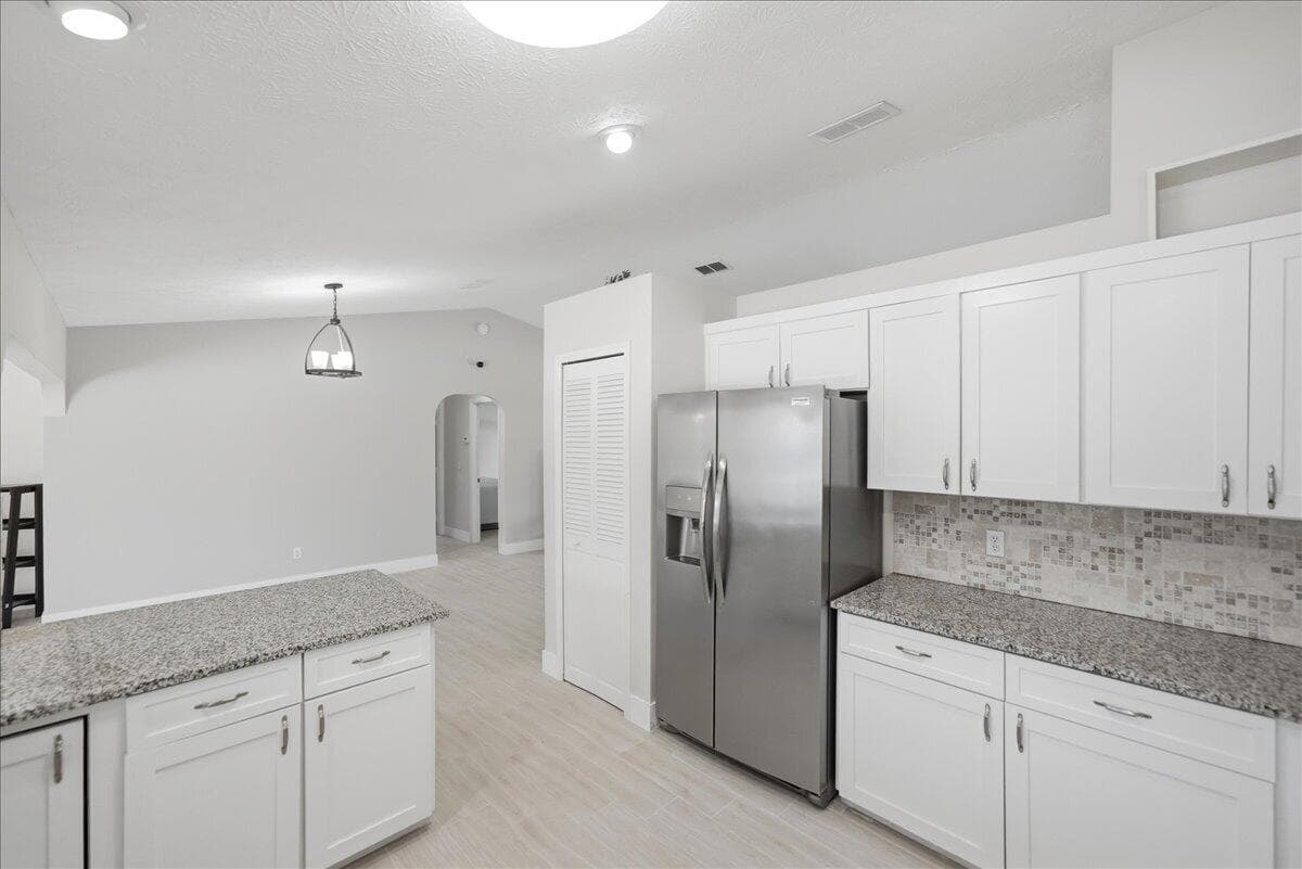 320 NE Surfside Avenue photo 13