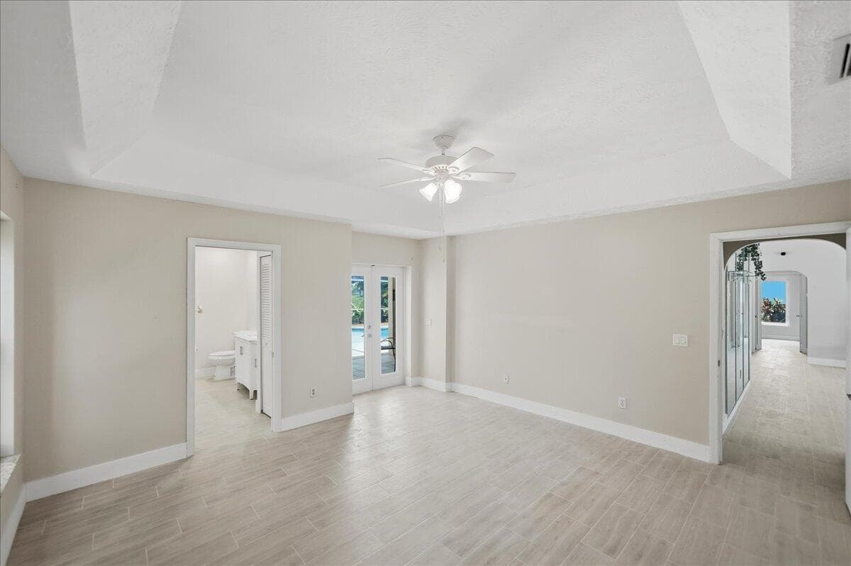 320 NE Surfside Avenue photo 20