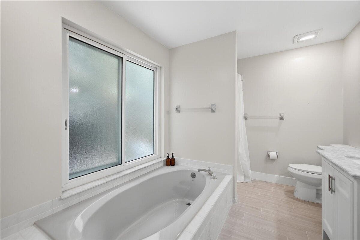 320 NE Surfside Avenue photo 14