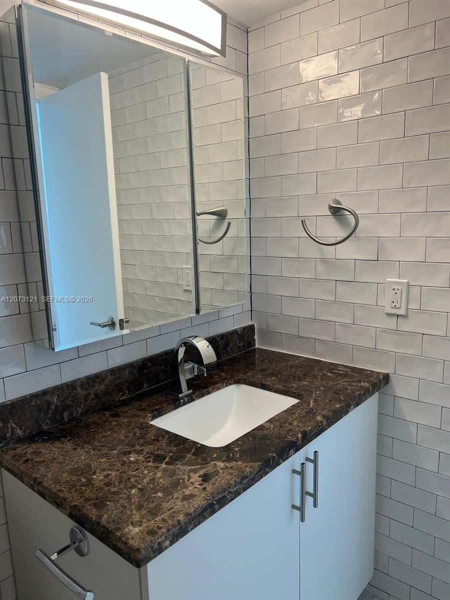 9273 Collins Ave 606 photo 19