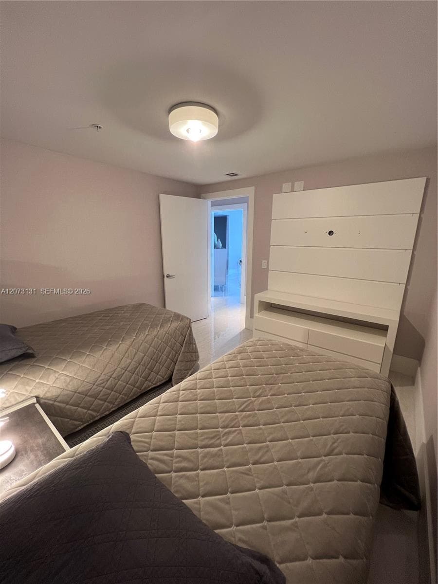17301 Biscayne Blvd 1402 photo 9