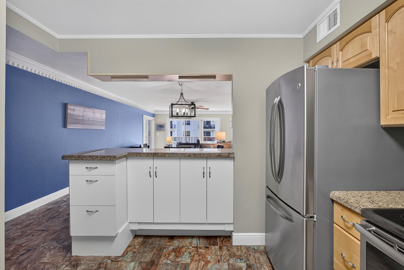 1206 S LAKE Drive 504 photo 6