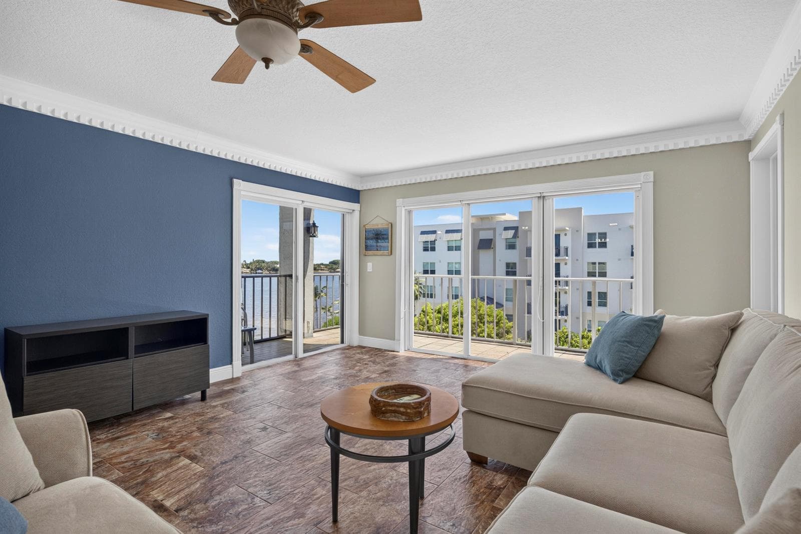 1206 S LAKE Drive 504 photo 1