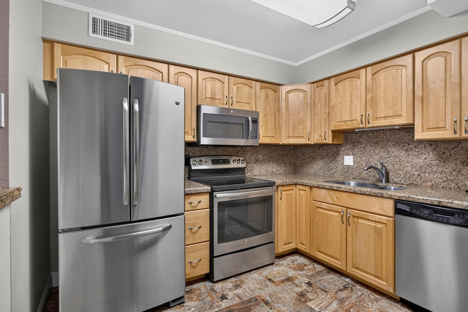 1206 S LAKE Drive 504 photo 5