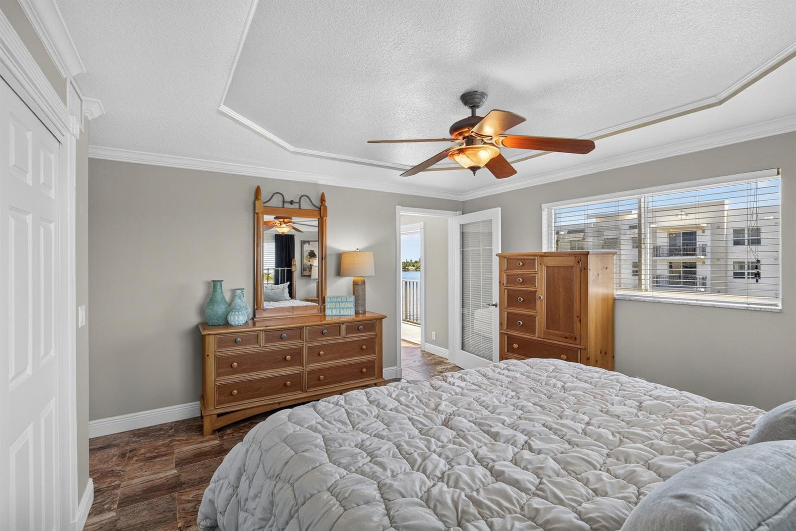1206 S LAKE Drive 504 photo 18