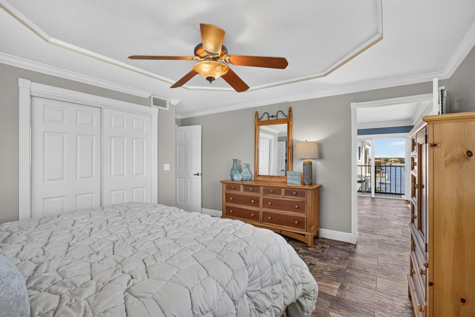 1206 S LAKE Drive 504 photo 19