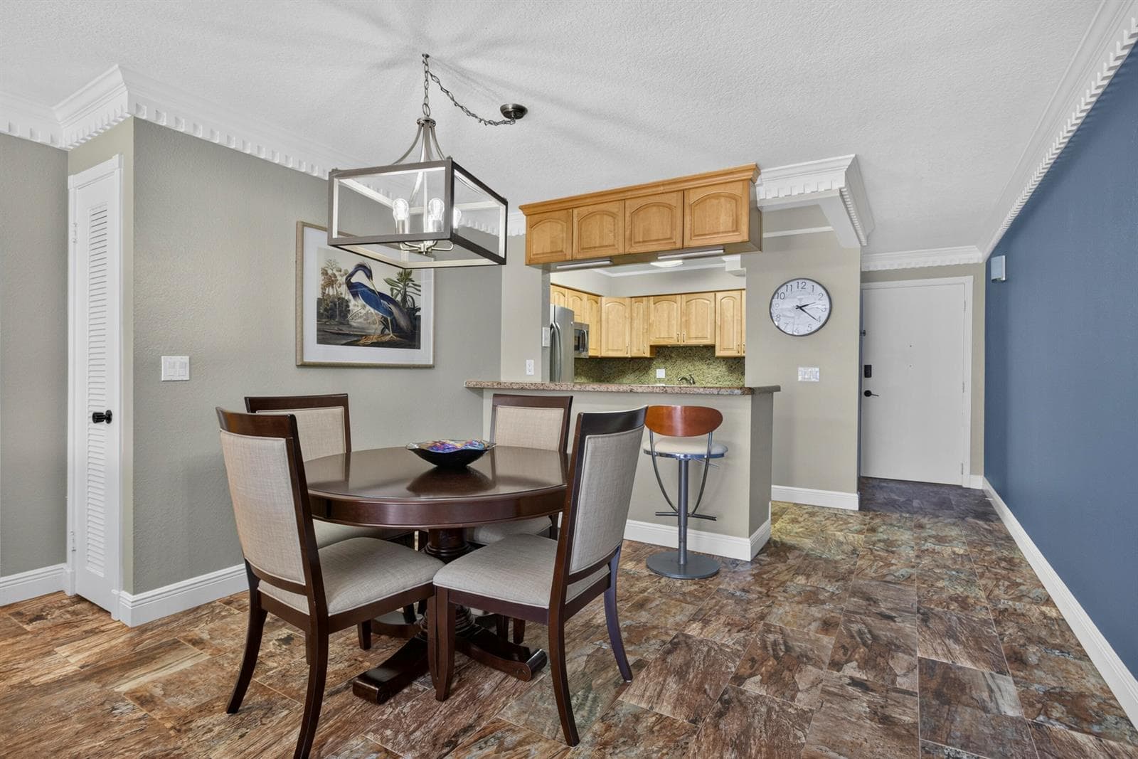 1206 S LAKE Drive 504 photo 4