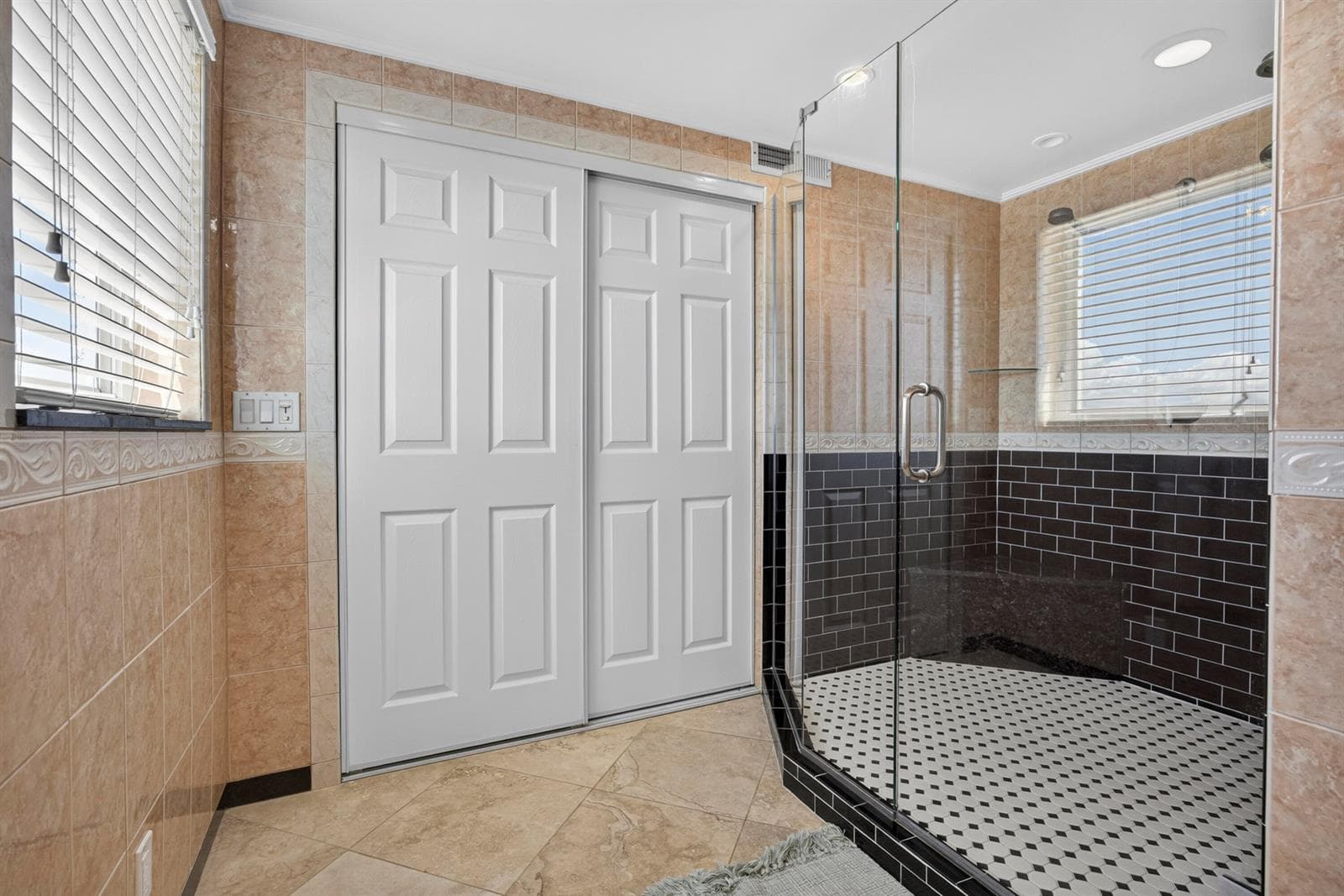 1206 S LAKE Drive 504 photo 21