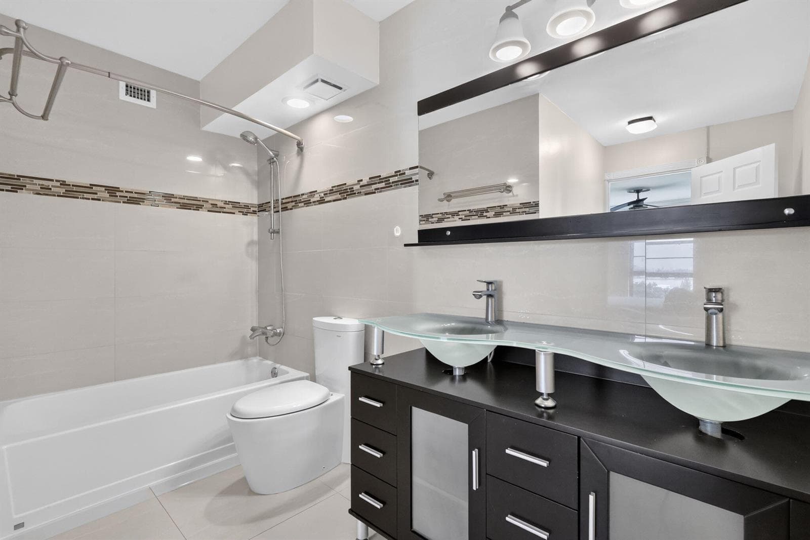 2500 NE 135TH Street C1011 photo 17
