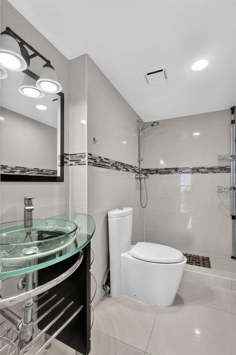 2500 NE 135TH Street C1011 photo 12