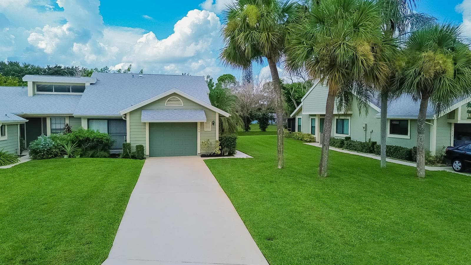 1566 SE Dewberry Court photo 2