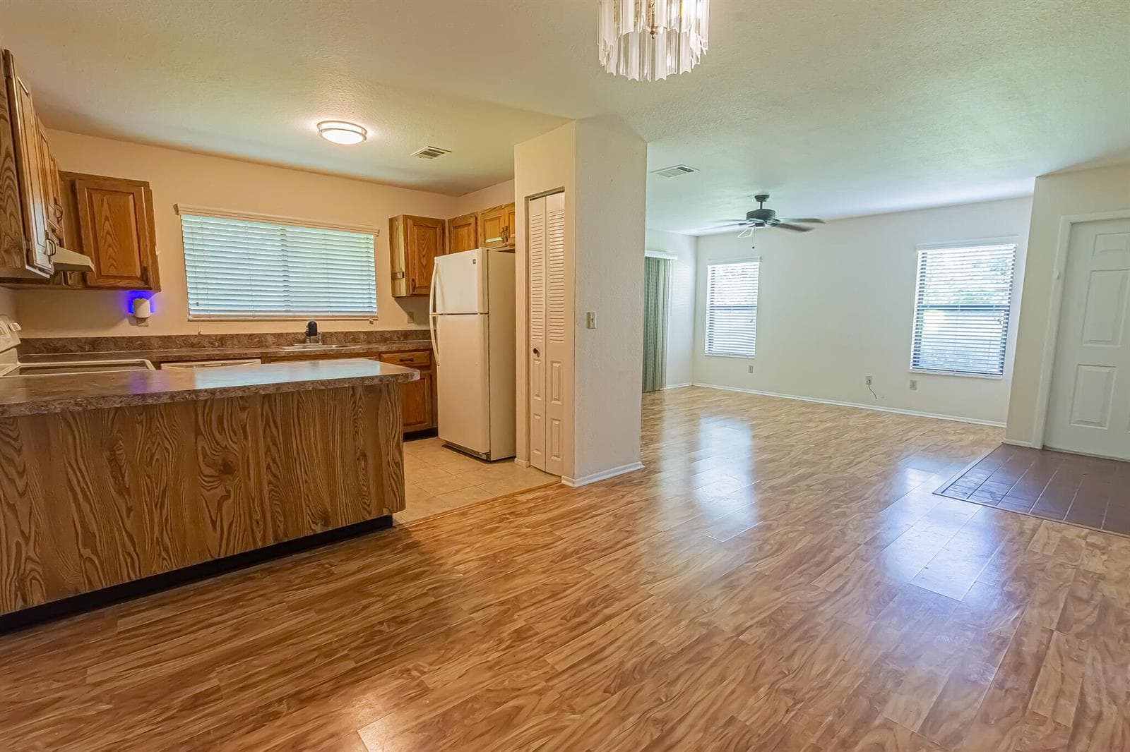 1566 SE Dewberry Court photo 3