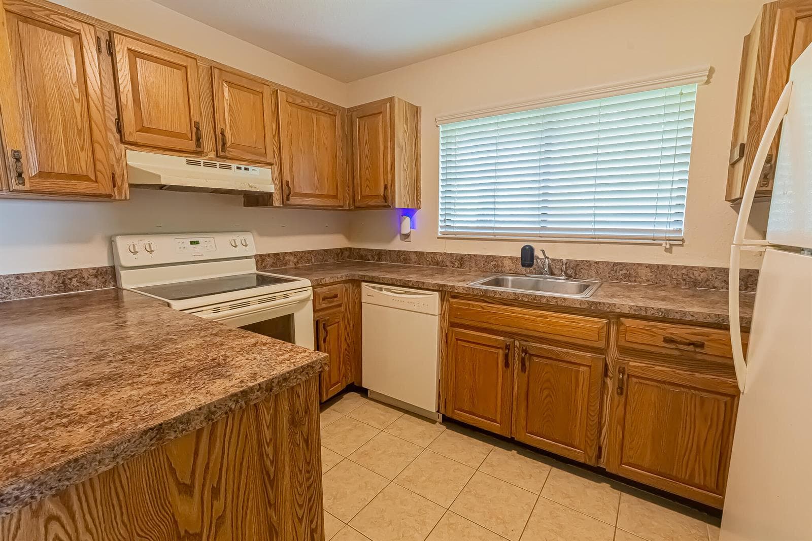 1566 SE Dewberry Court photo 9