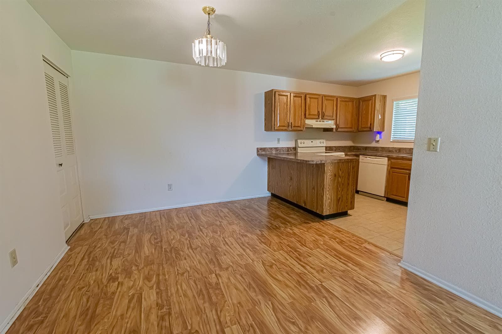 1566 SE Dewberry Court photo 8