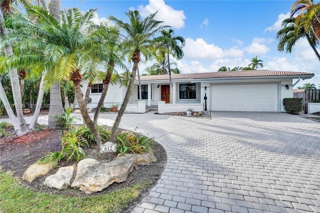 612 Hibiscus Dr photo 3