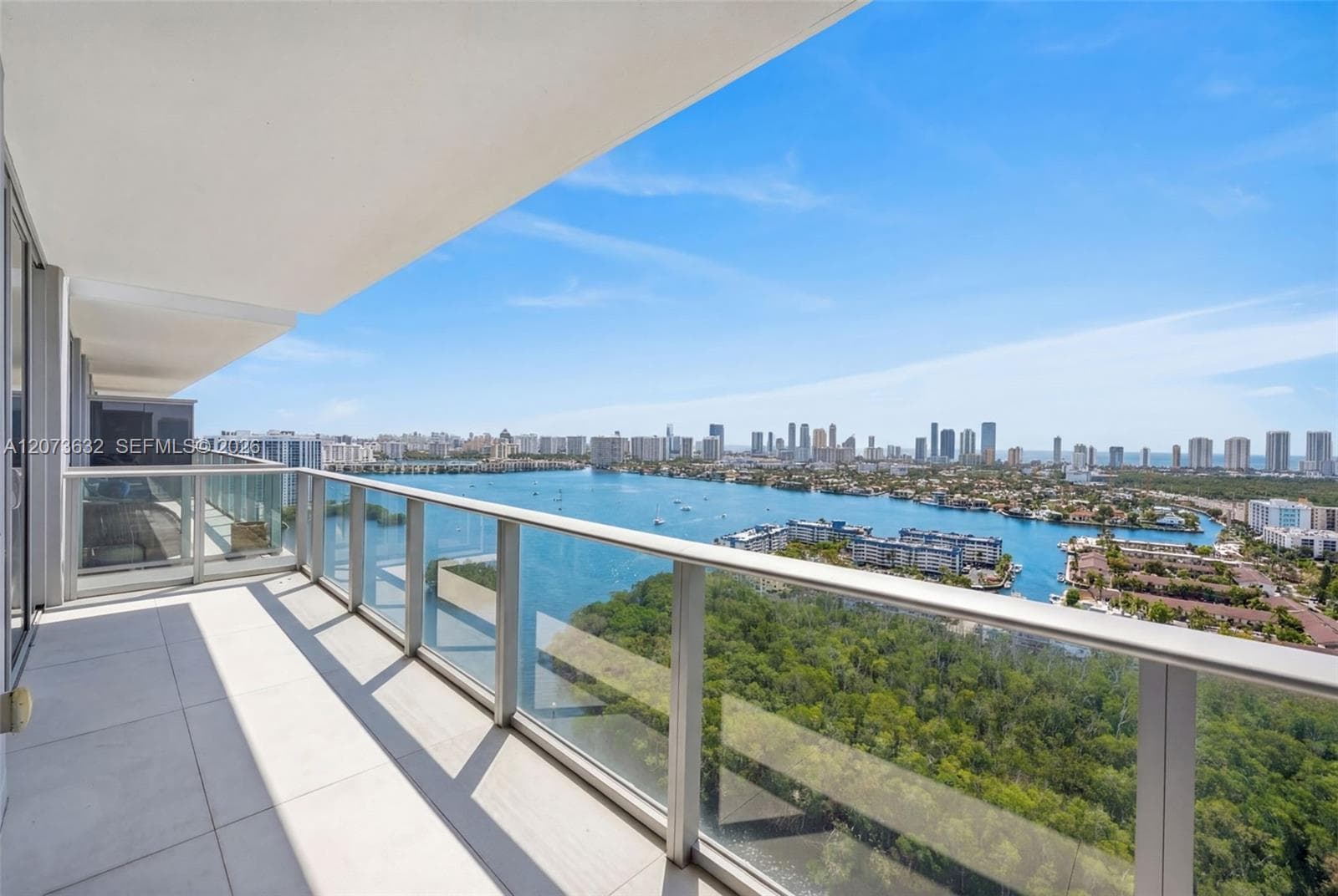 16385 Biscayne Blvd 2920 photo 2
