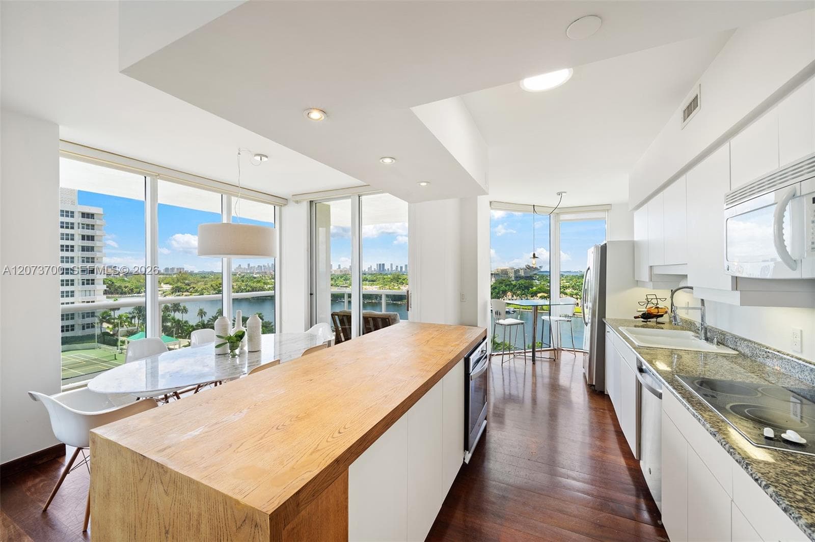 4779 Collins Ave 1005 photo 7