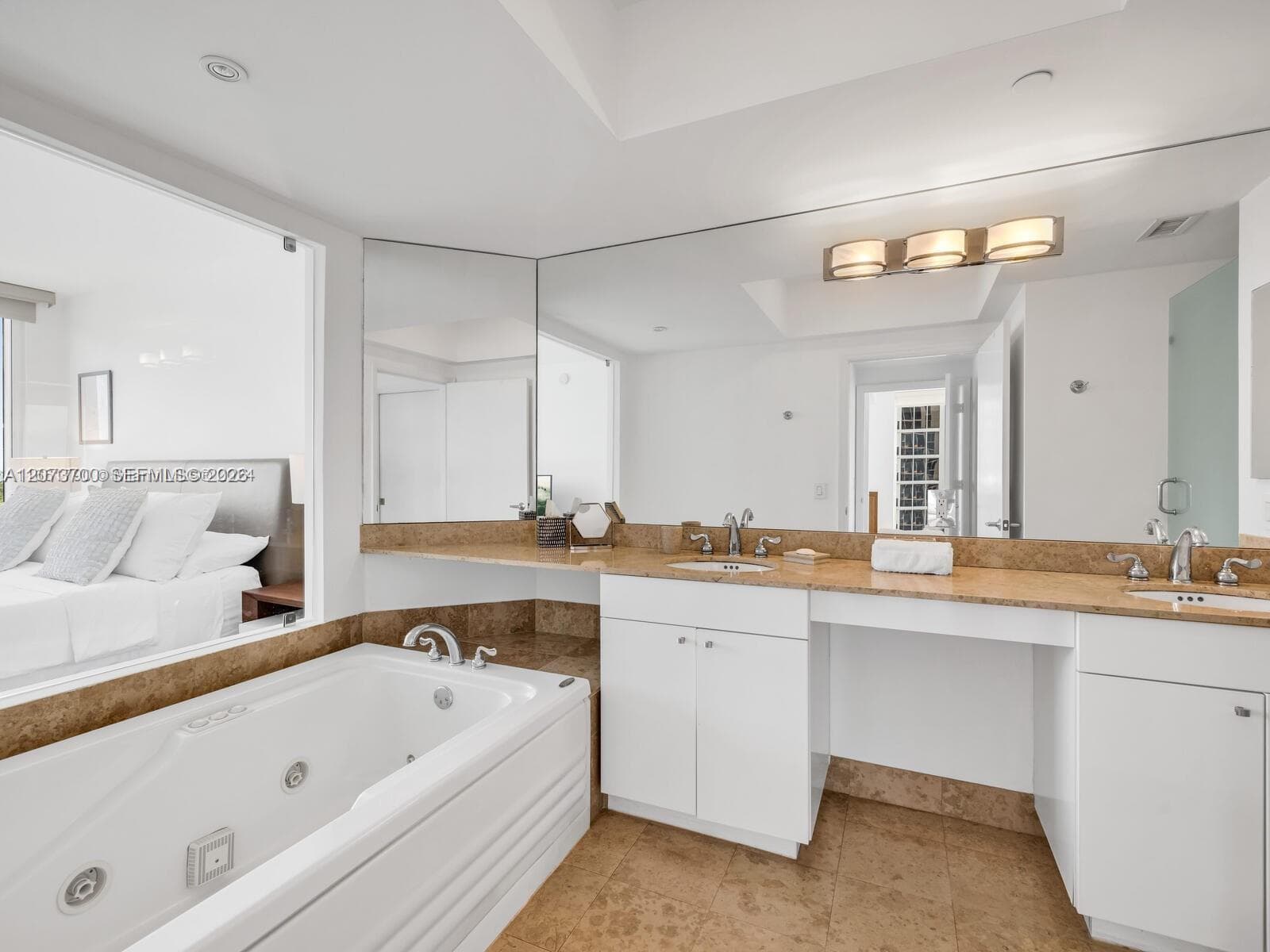 4779 Collins Ave 1005 photo 14