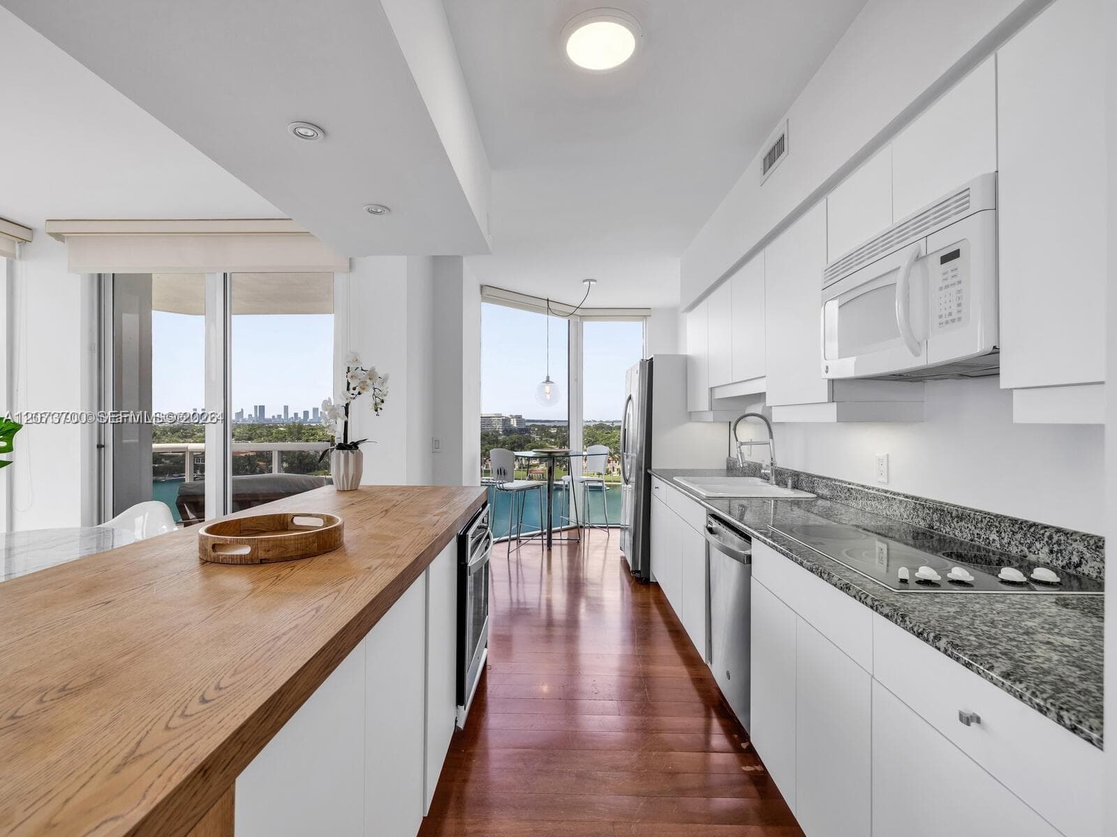 4779 Collins Ave 1005 photo 8