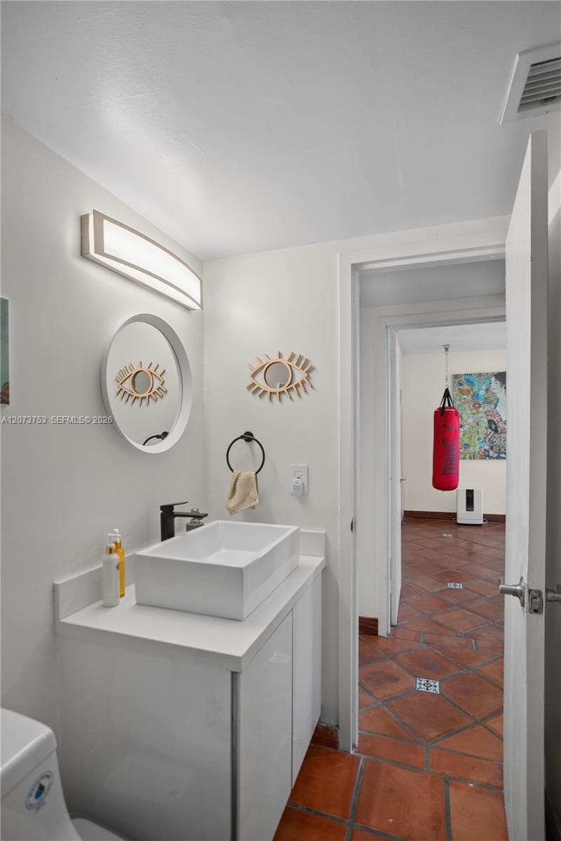 2350 NE 135th St 1204 photo 21