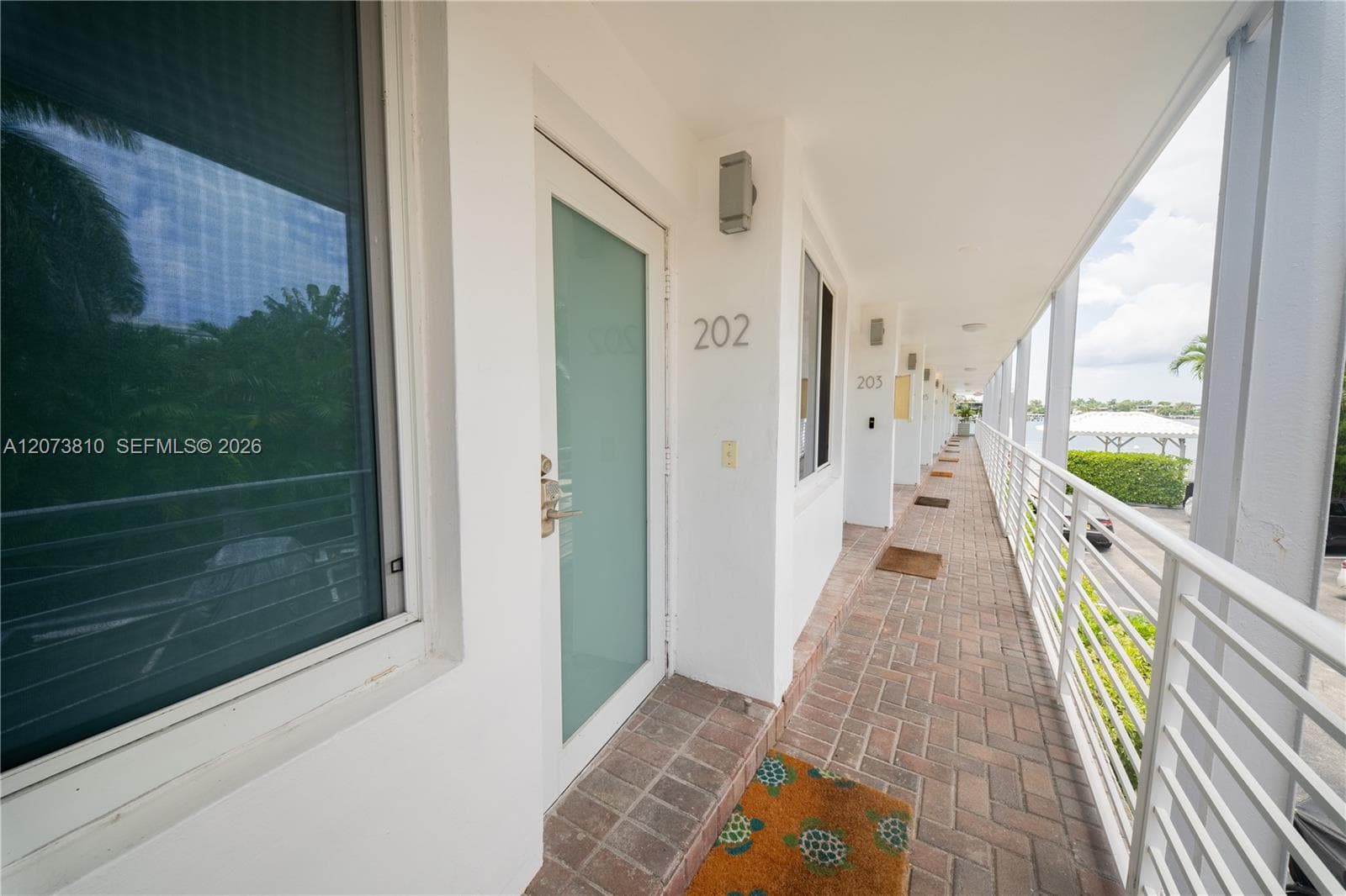 405 N Hibiscus Dr 202 photo 3