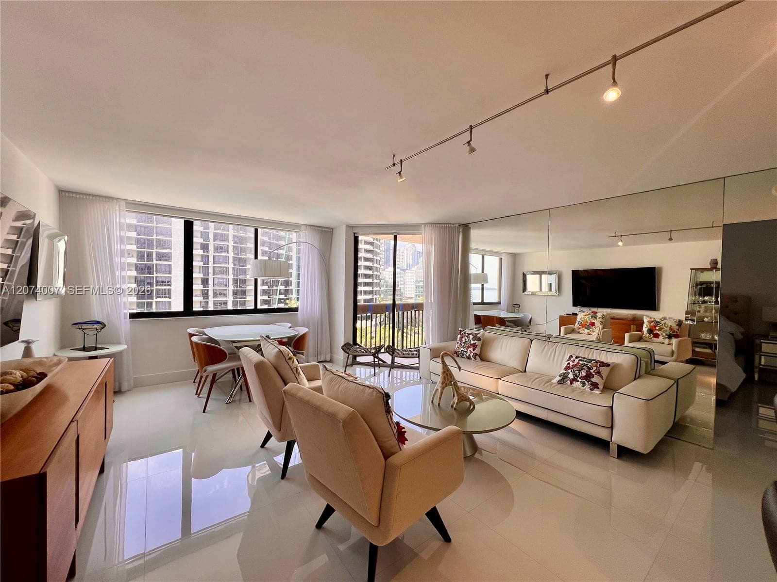 540 Brickell Key Dr 919 photo 2