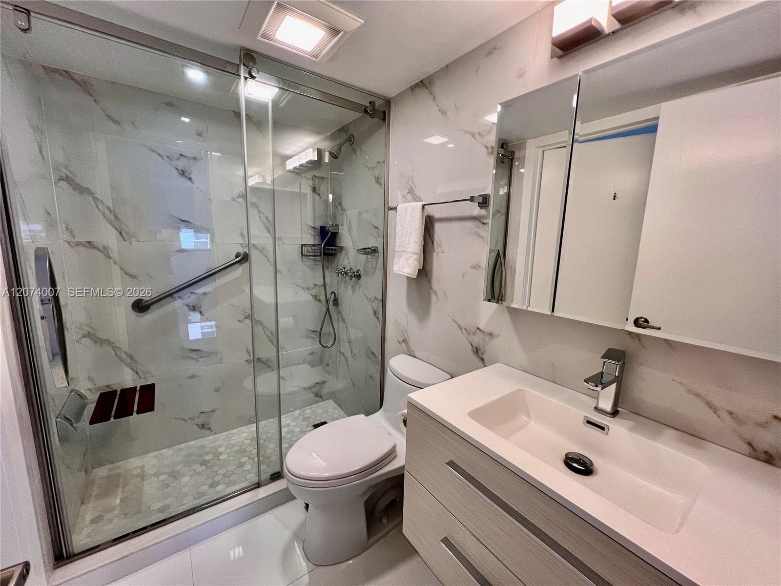 540 Brickell Key Dr 919 photo 5