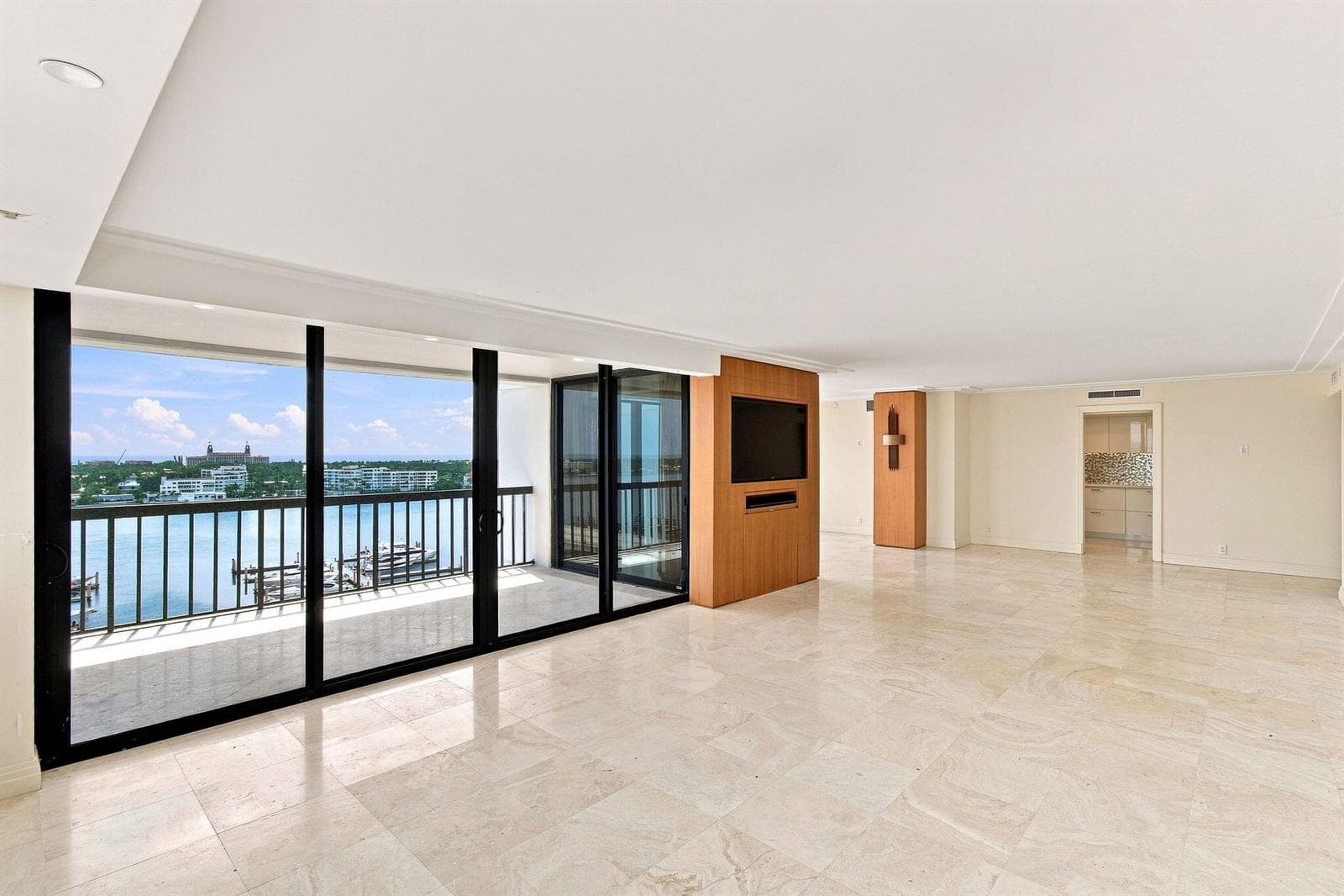 400 N FLAGLER Drive 1701 photo 4