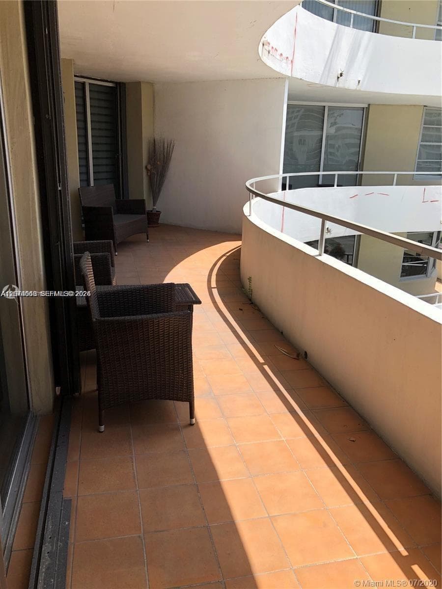 5555 Collins Ave 7T photo 5