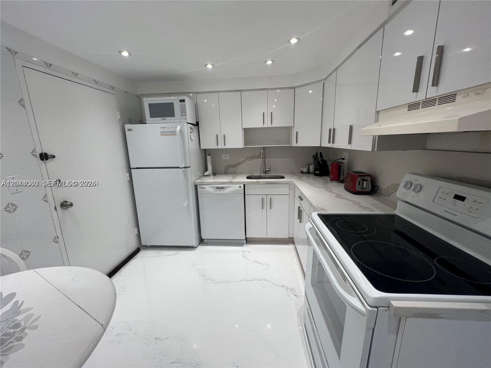 5555 Collins Ave 7T photo 15