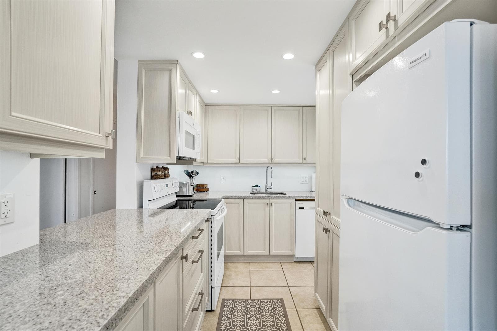 401 N Riverside Drive 201 photo 11