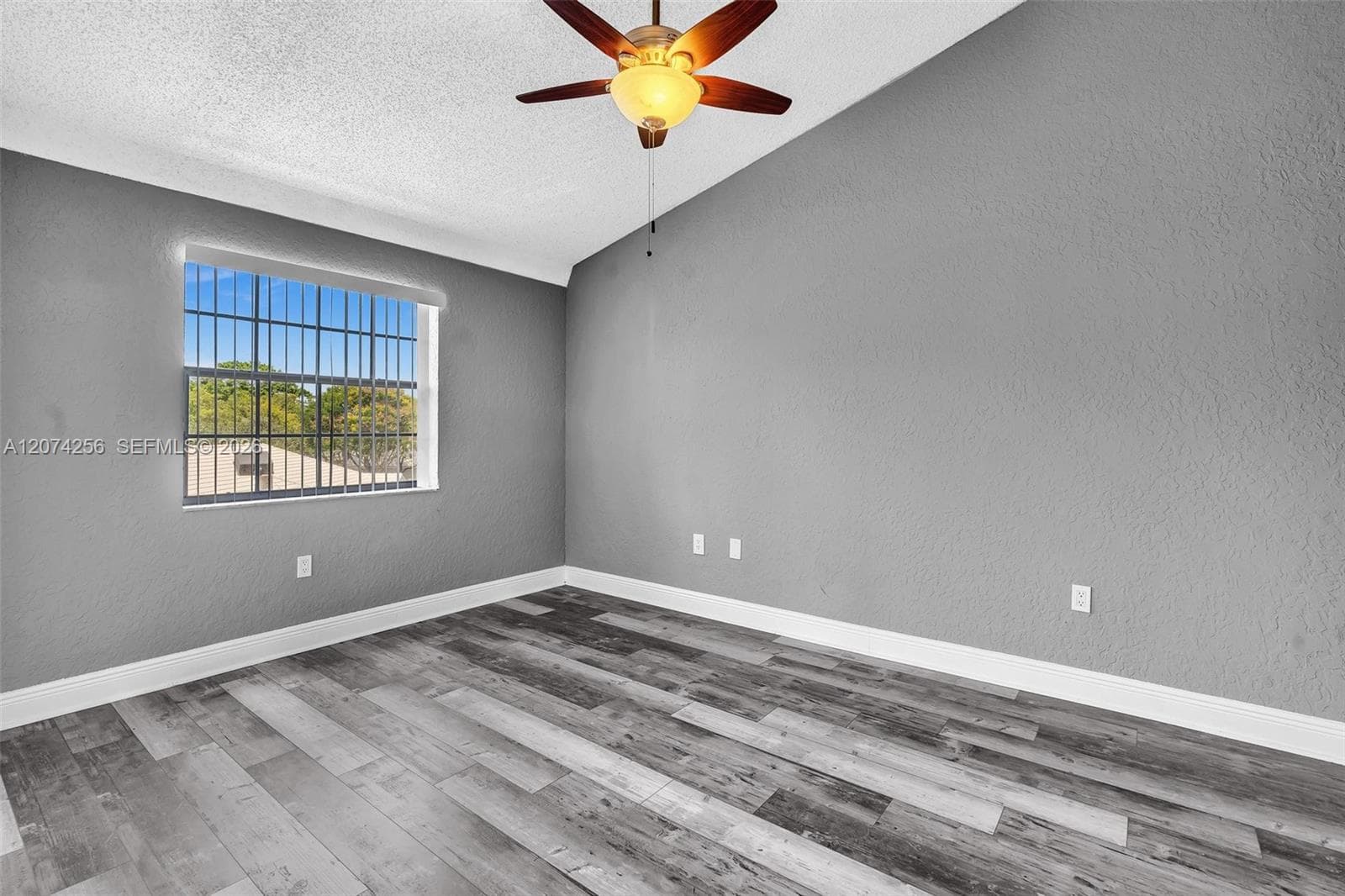 2803 N Oakland Forest Dr 206 photo 3