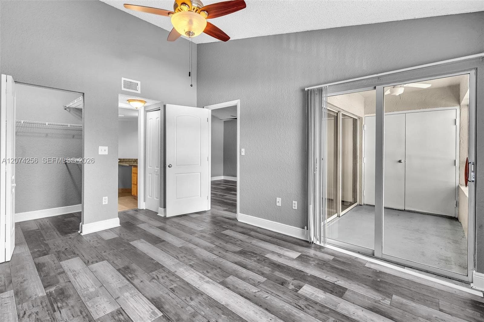 2803 N Oakland Forest Dr 206 photo 5