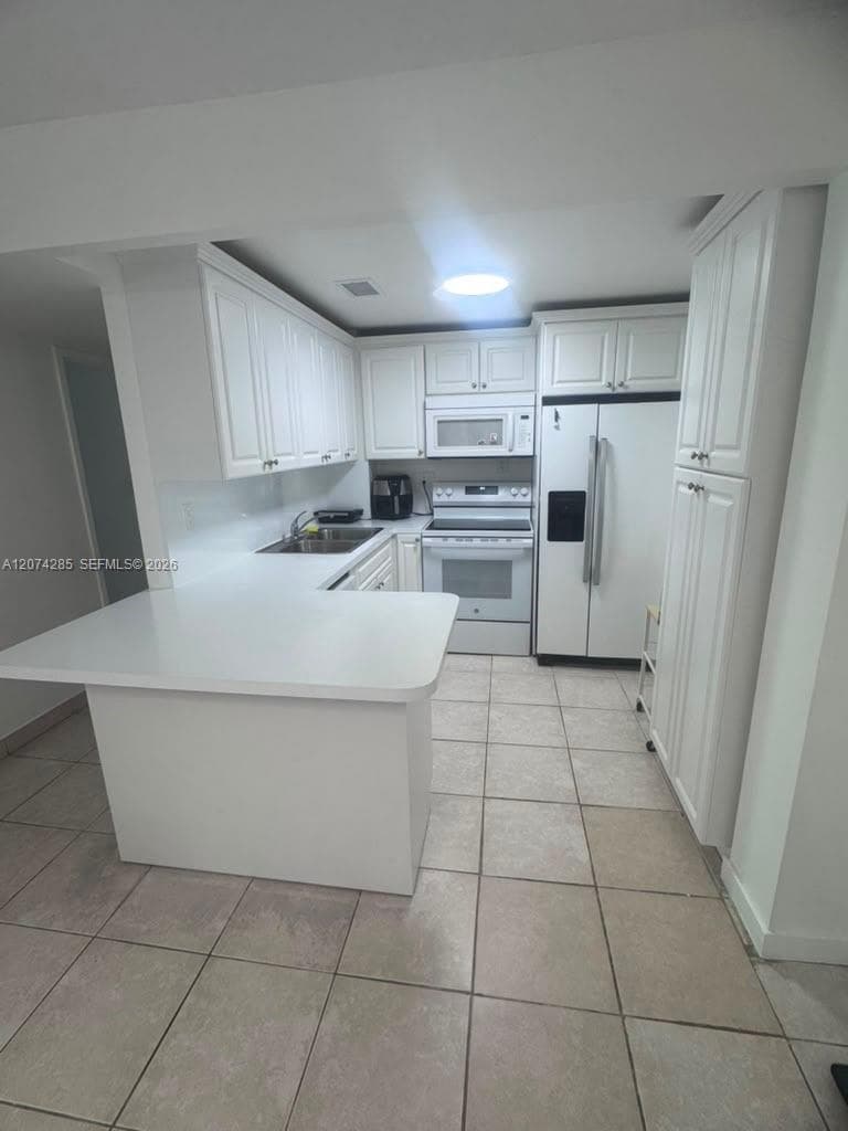 1913 S Ocean Dr 422 photo 2