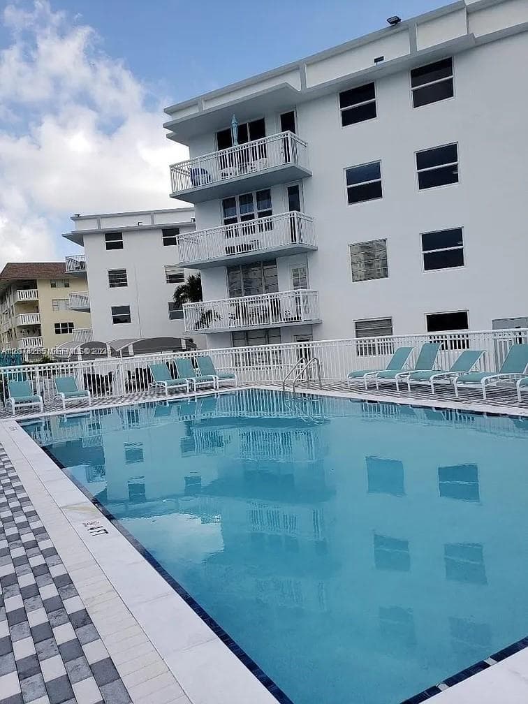 1913 S Ocean Dr 422 photo 13