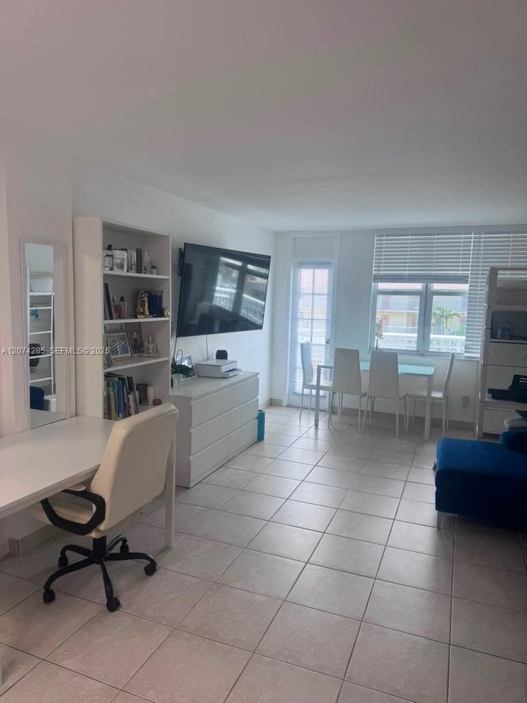 1913 S Ocean Dr 422 photo 3