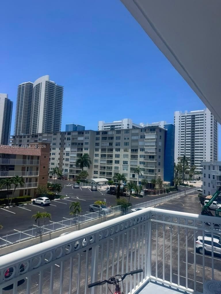 1913 S Ocean Dr 422 photo 10