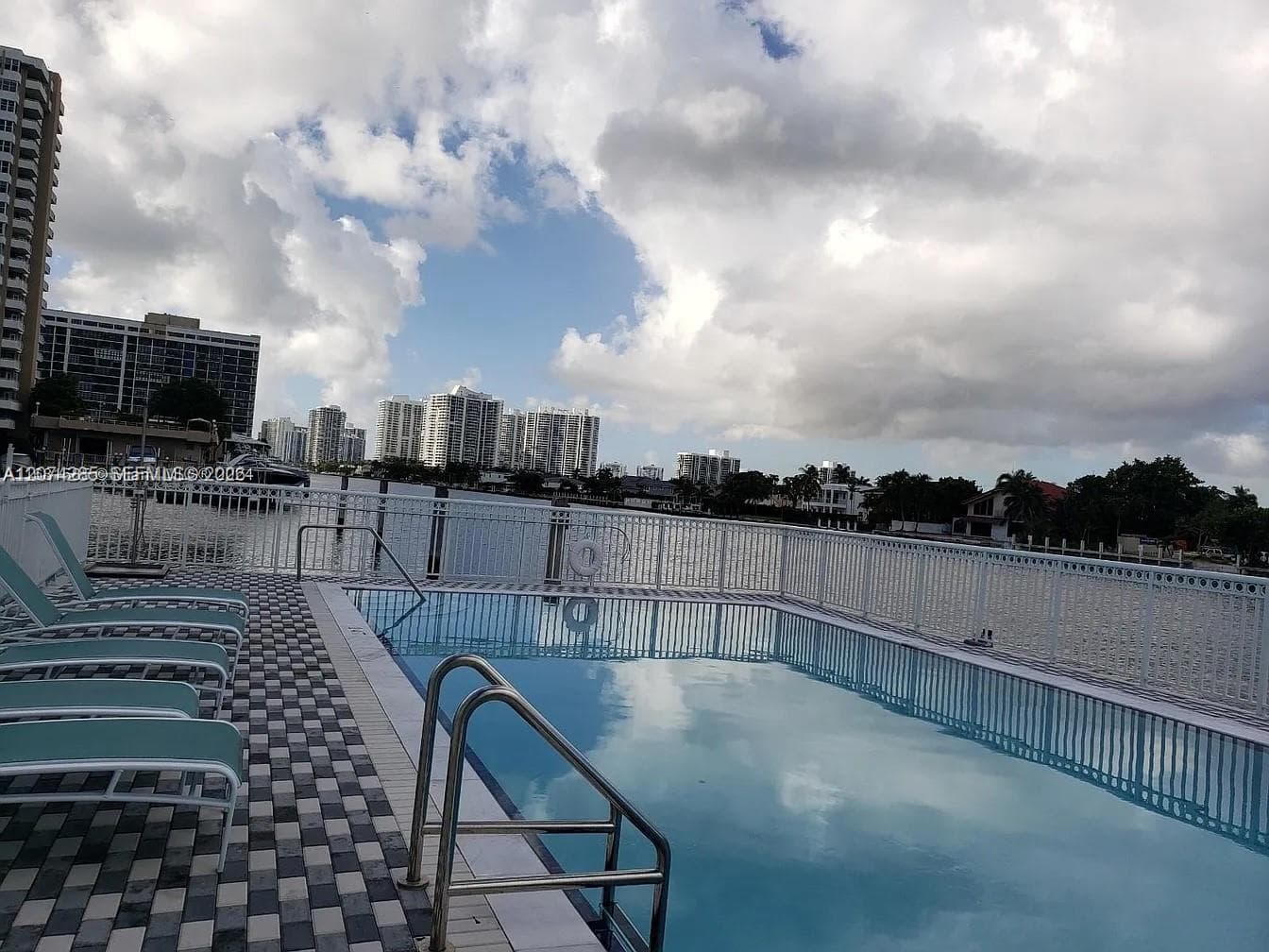 1913 S Ocean Dr 422 photo 14