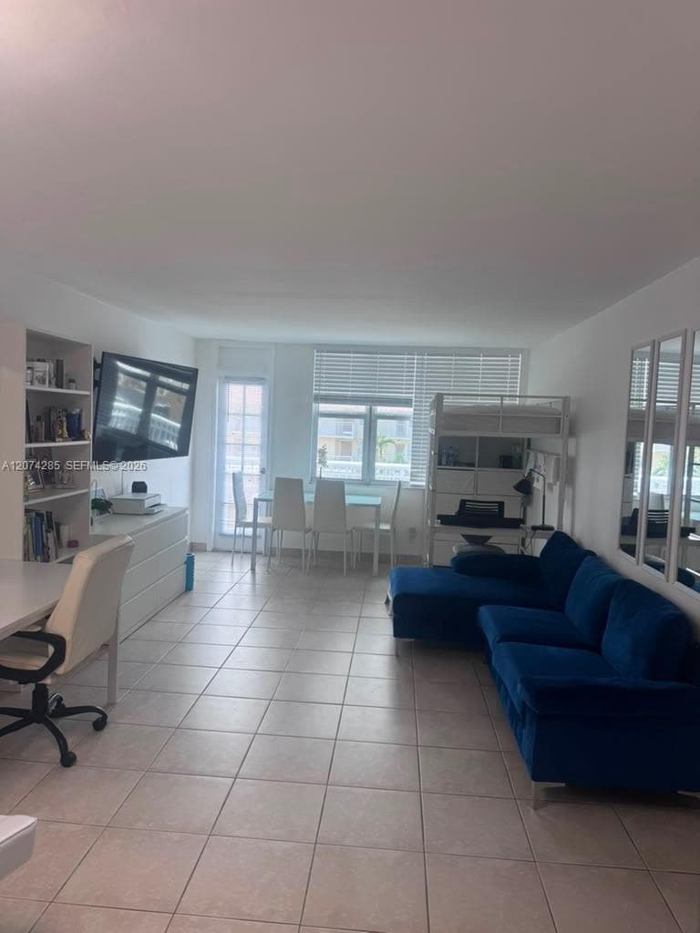 1913 S Ocean Dr 422 photo 4