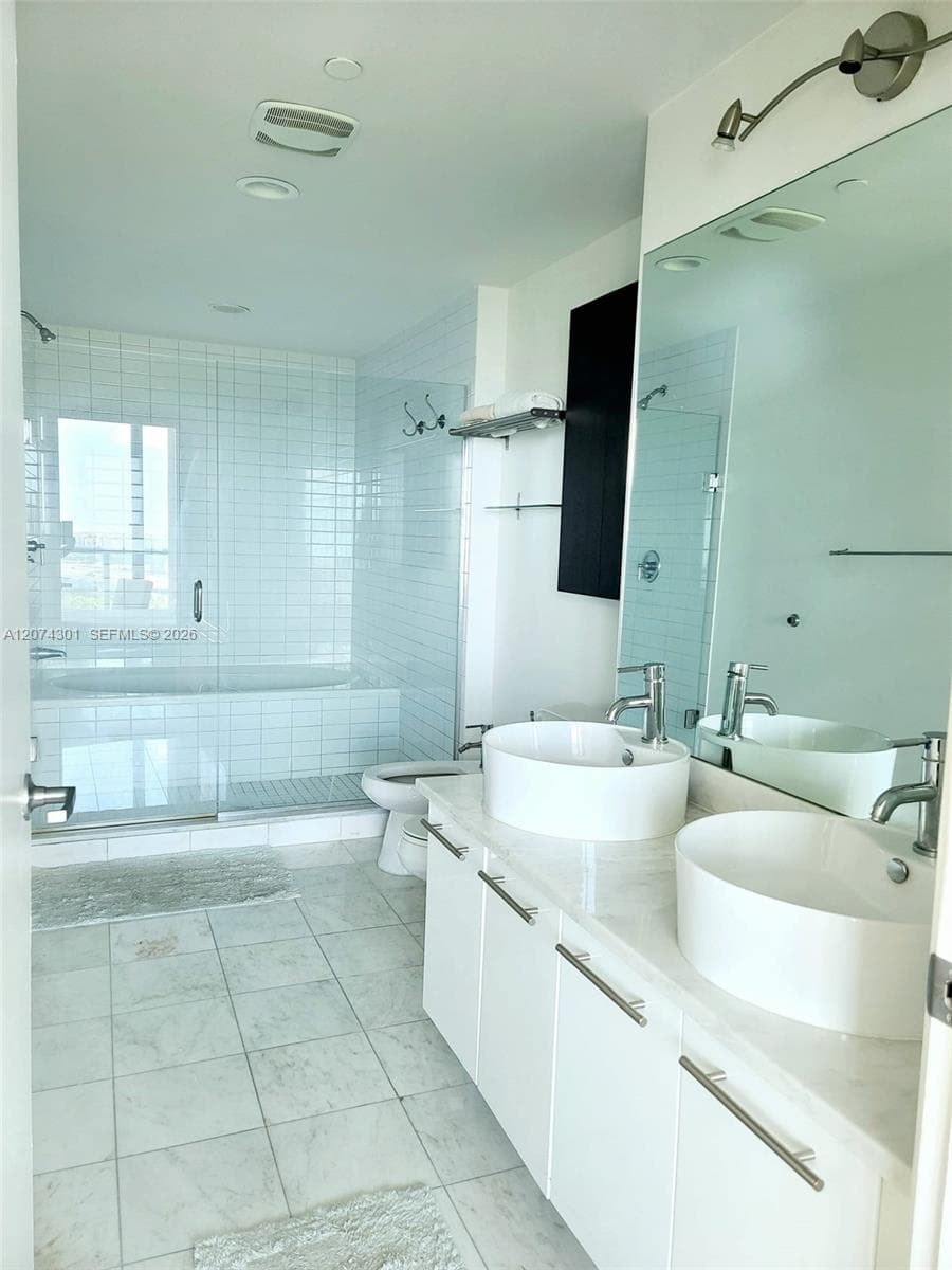 888 Biscayne Blvd 1610 photo 3