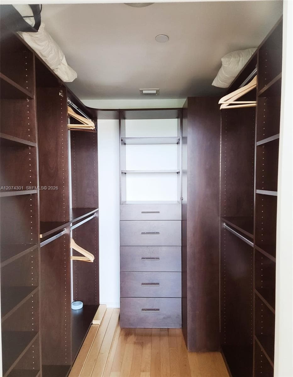 888 Biscayne Blvd 1610 photo 4